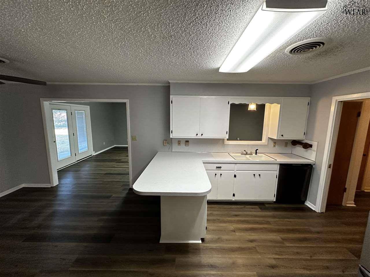 Seymour, TX 76380,1207 N LAWN STREET