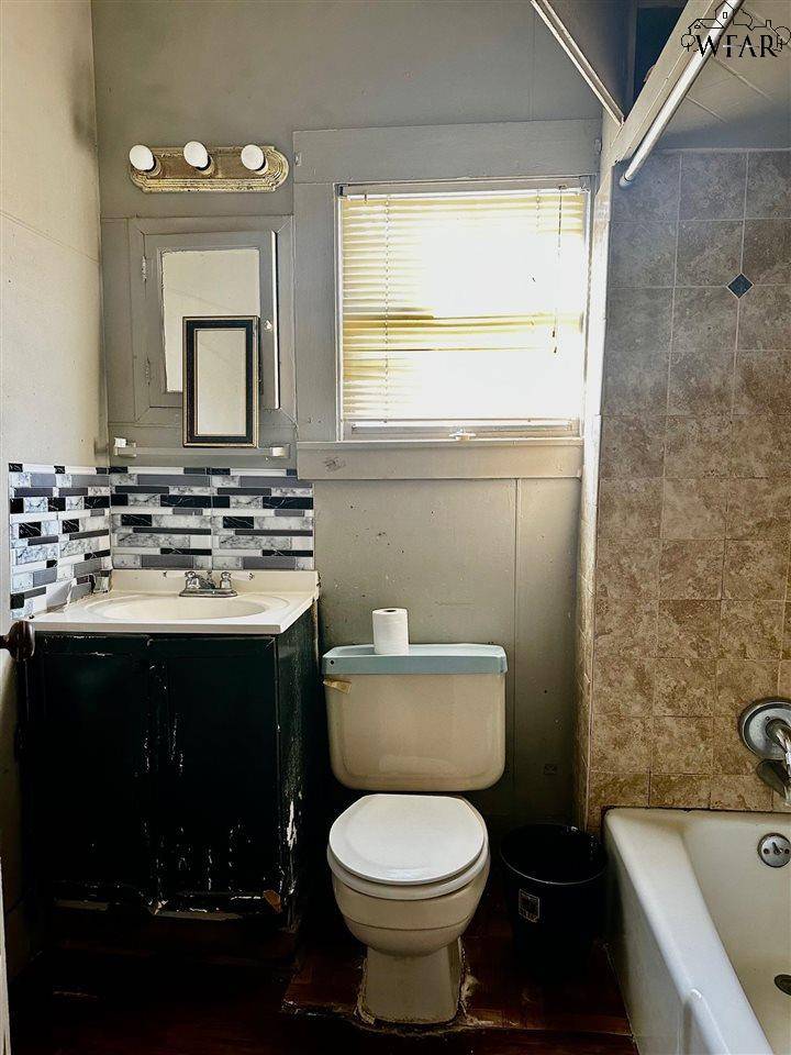 Electra, TX 76360,608 N ELECTRA STREET