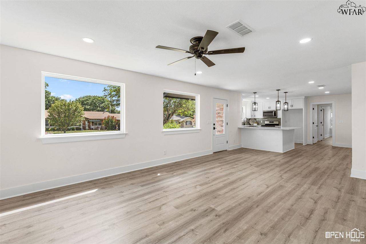 Iowa Park, TX 76368,1008 LINCOLN DRIVE