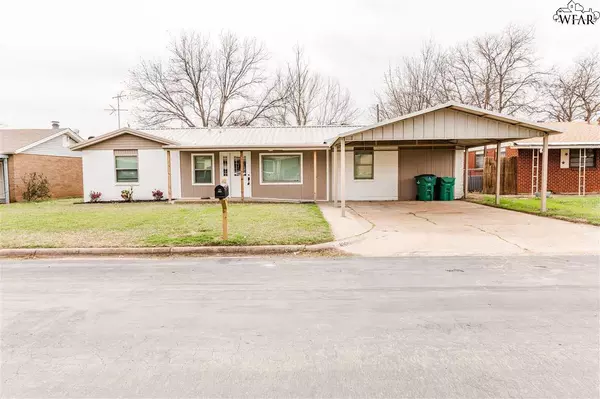 1009 W LOUISA AVENUE, Iowa Park, TX 76367