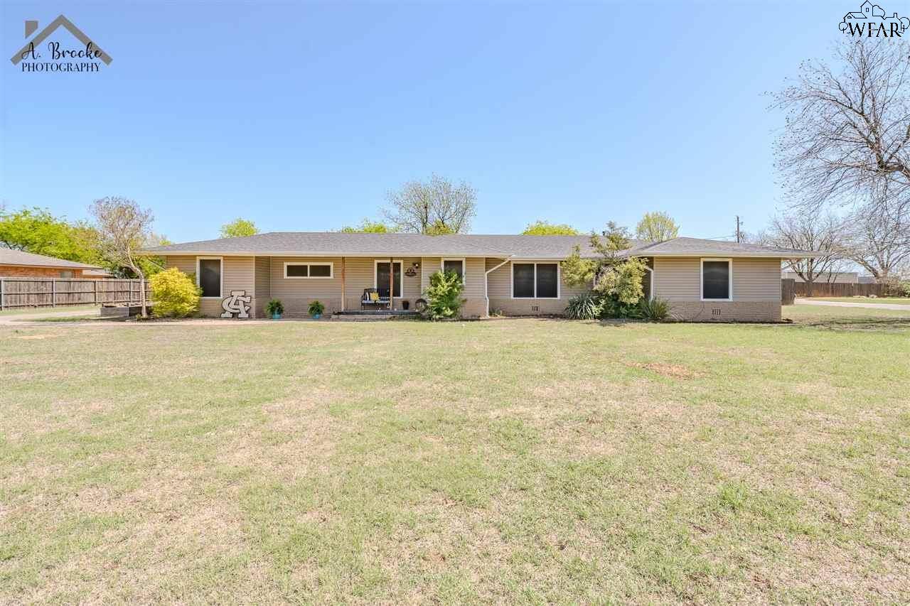 Archer City, TX 76351,816 S ASH STREET