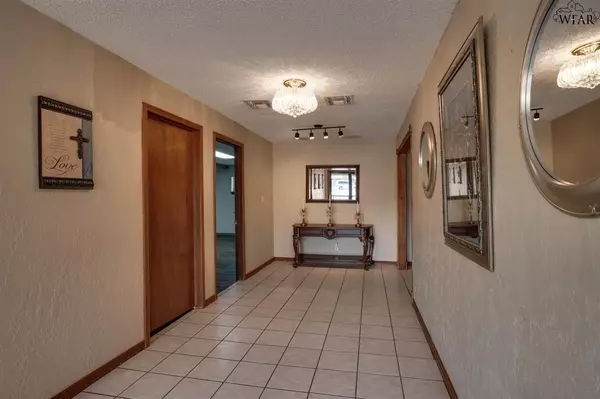 Iowa Park, TX 76367,802 N FIRST STREET