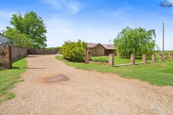11694 LOOP 404, Oklaunion, TX 76373-0000