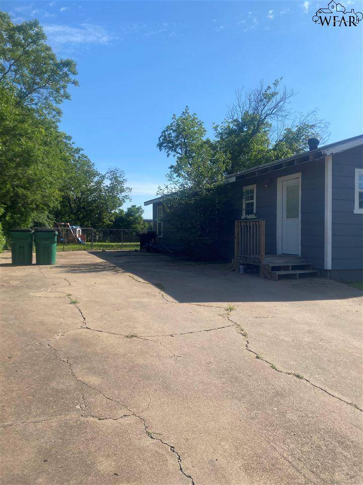 Archer City, TX 76351,310 W CHESTNUT
