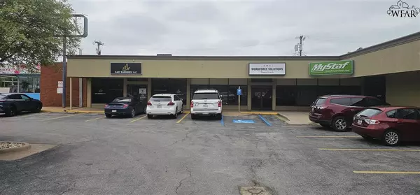 1501 MIDWESTERN PARKWAY #Country Club Village Southeast end, Wichita Falls, TX 76302