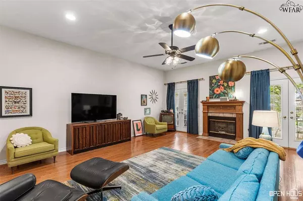 Archer City, TX 76351,423 W CHERRY STREET