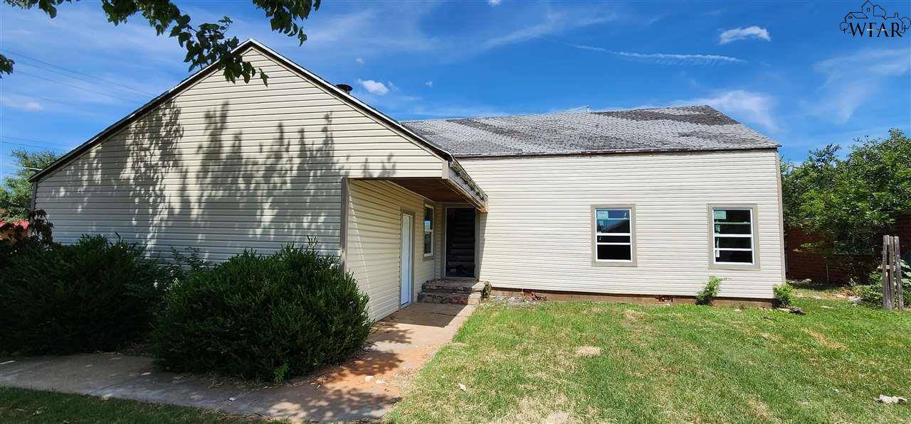 800 S WAGGONER STREET, Electra, TX 76360