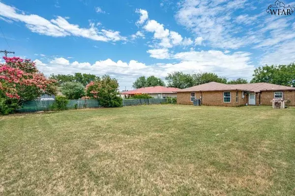 408 E IDA AVENUE, Electra, TX 76360