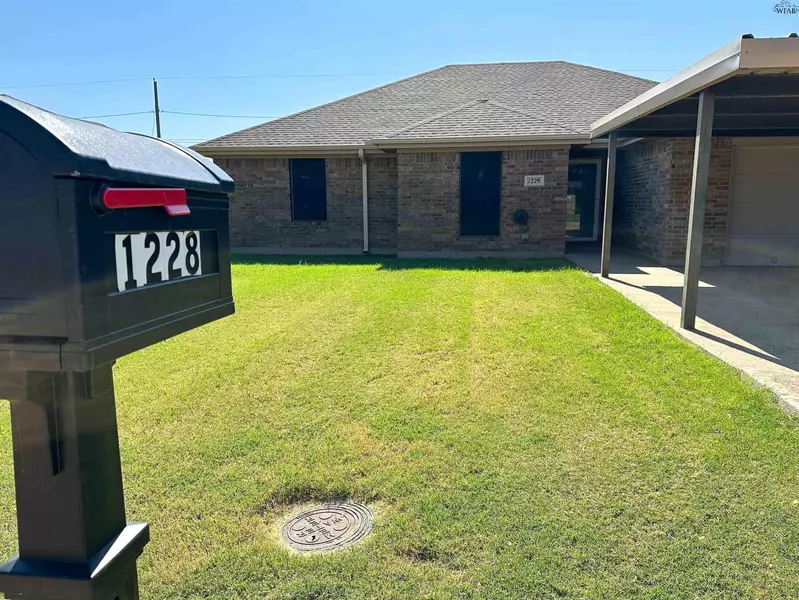 1228 NEWMAN AVENUE, Iowa Park, TX 76310