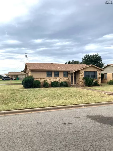 1300 EMMA DRIVE, Iowa Park, TX 76367