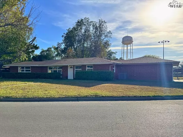 Burkburnett, TX 76354,703 PECAN STREET