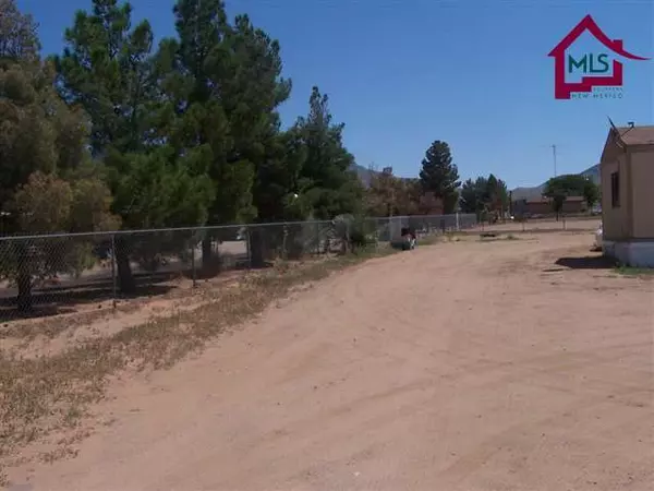 6710 Brahman RD, Las Cruces, NM 88012