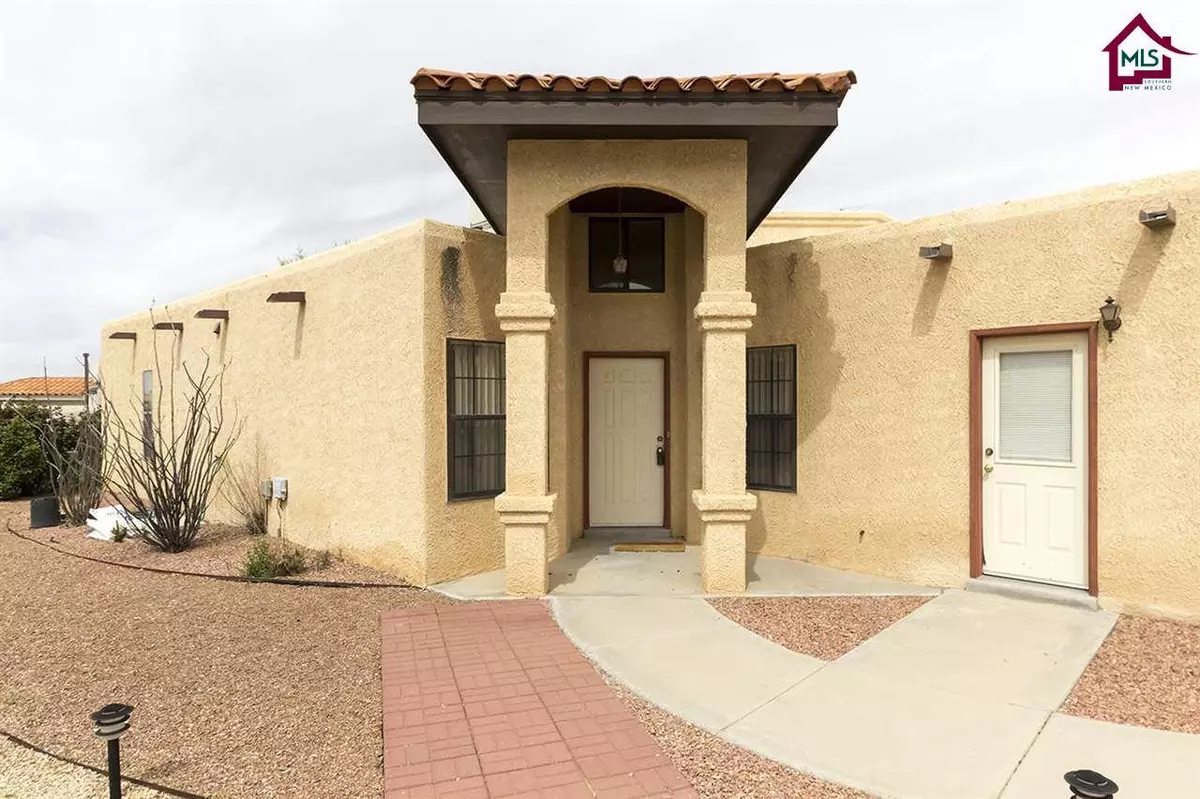 Las Cruces, NM 88012,2083 Pine Needle WAY