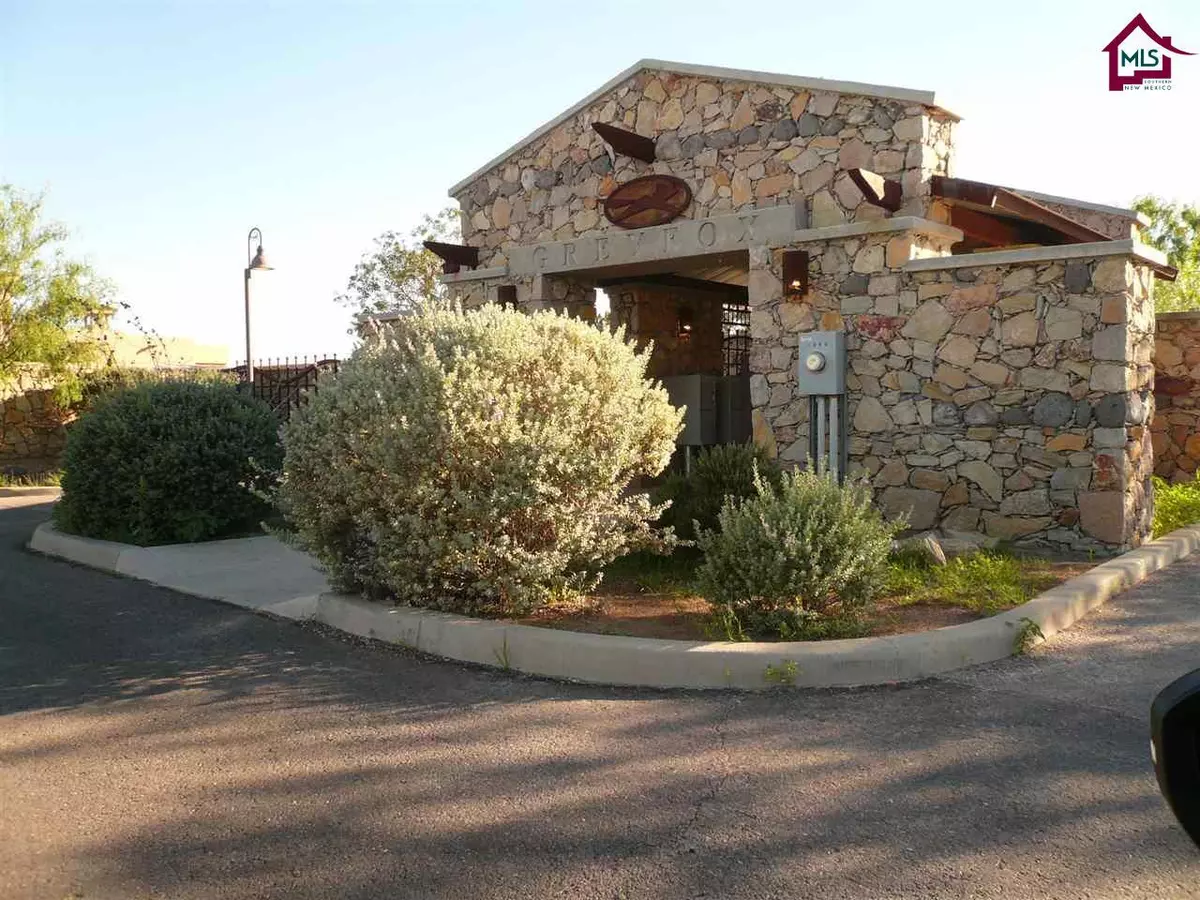 Las Cruces, NM 88007,5565 Red Fox RD