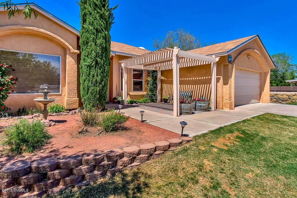 Las Cruces, NM 88005,3894 Willow Glen DR