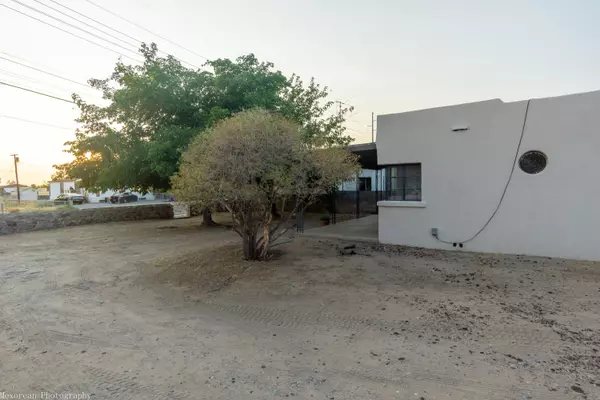 Las Cruces, NM 88001,627 S Espina ST