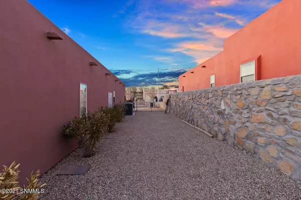 Las Cruces, NM 88005,517 Cedardale LOOP