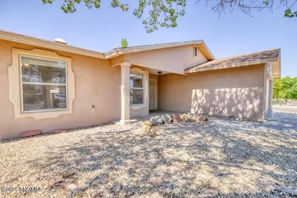 Las Cruces, NM 88005,686 Cedardale LOOP