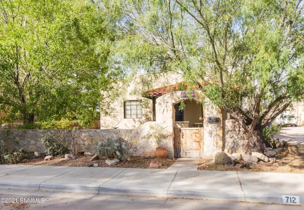 Las Cruces, NM 88005,712 El Prado AVE