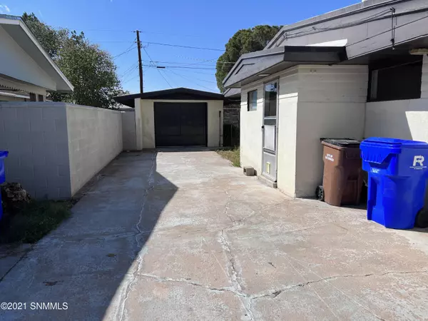 Las Cruces, NM 88005,115 Roberts DR