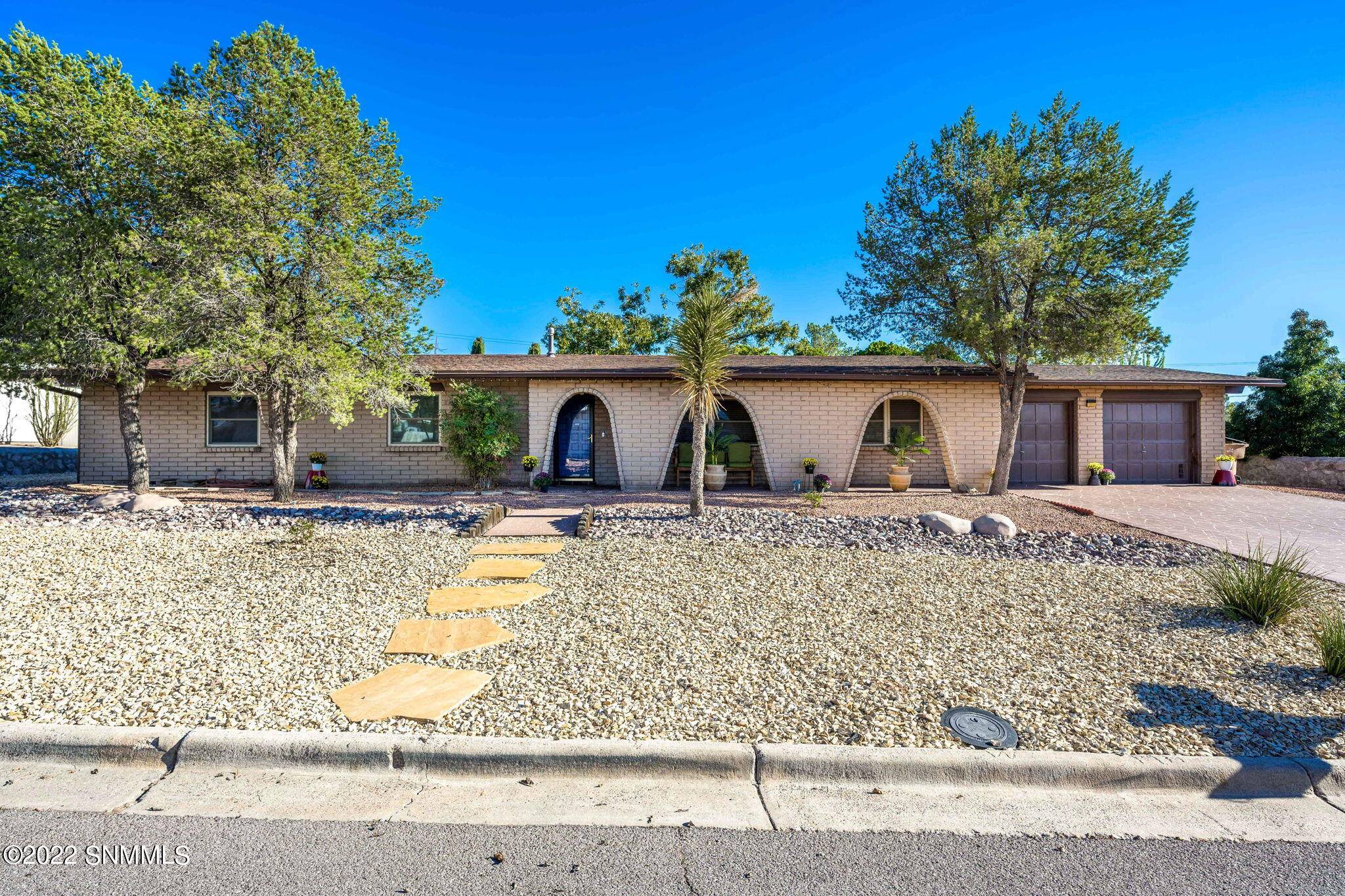 2020 ARLINGTON AVE, Las Cruces, NM 88001