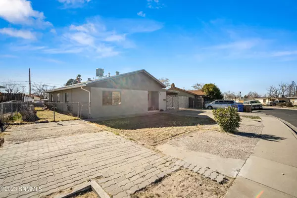 Las Cruces, NM 88001,1832 Foster RD