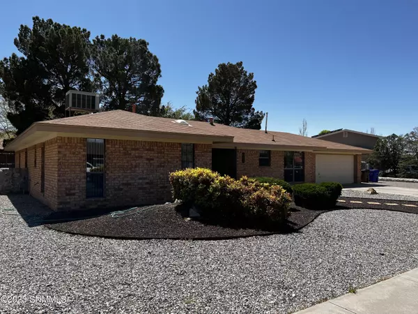 Las Cruces, NM 88005,846 Cedardale DR