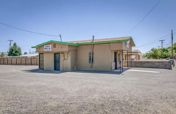 Deming, NM 88030,215 Columbus RD