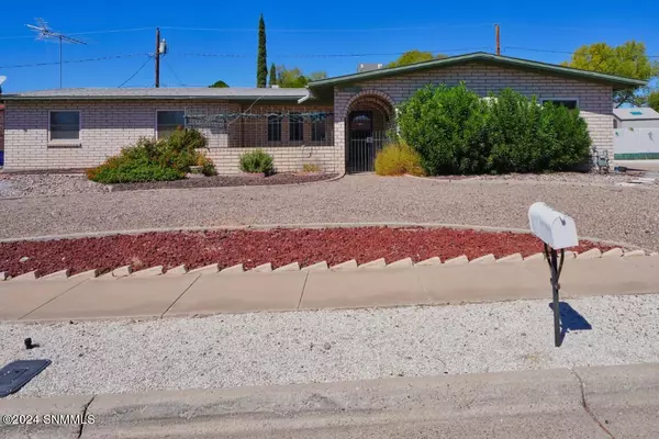 1055 Jasmine DR, Las Cruces, NM 88005