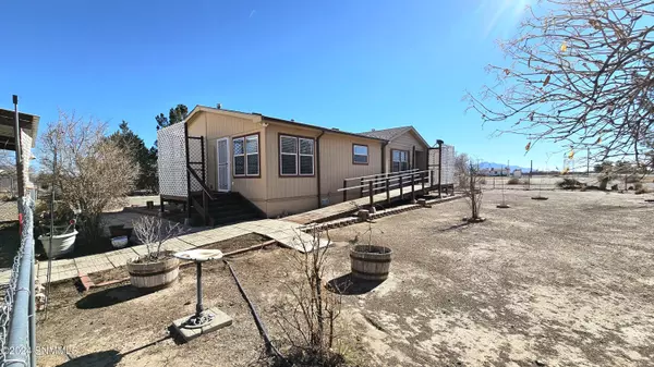 Deming, NM 88030,6015 SE Hereford RD