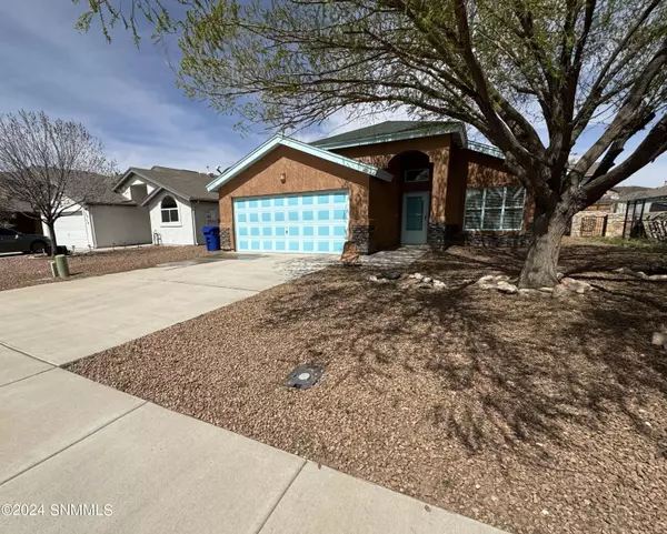 Las Cruces, NM 88007,2922 San Lorenzo CT