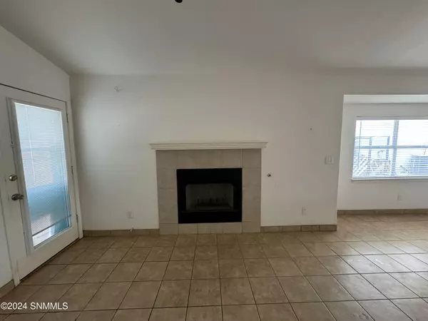 Las Cruces, NM 88007,2922 San Lorenzo CT