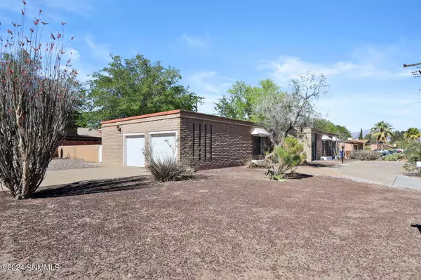 Las Cruces, NM 88005,655 Farney LN