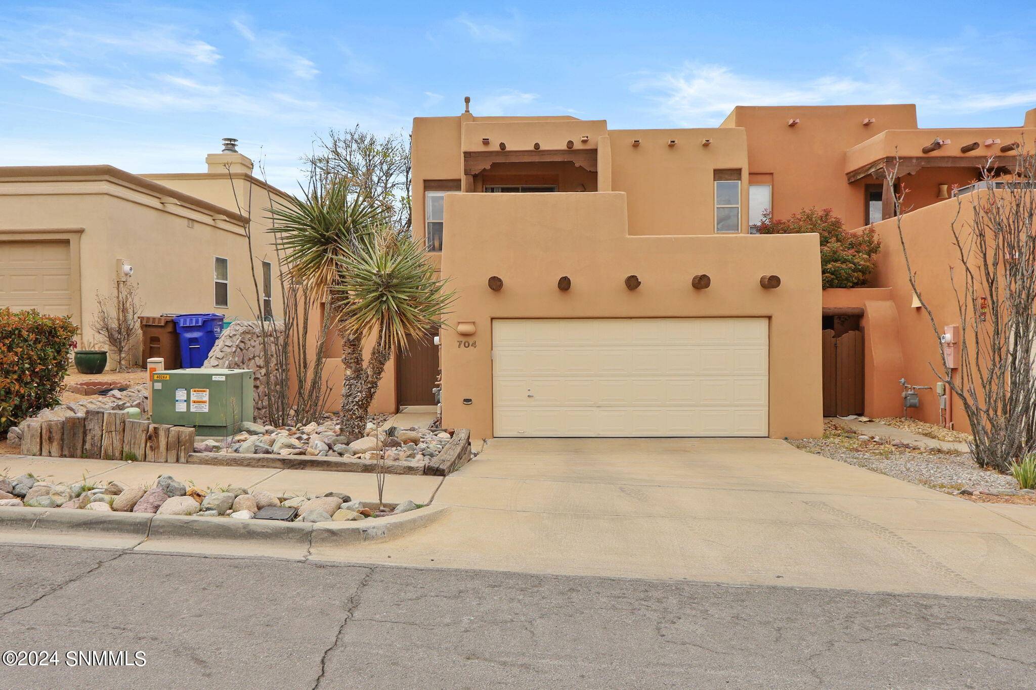 704 Indian Hollow RD, Las Cruces, NM 88011