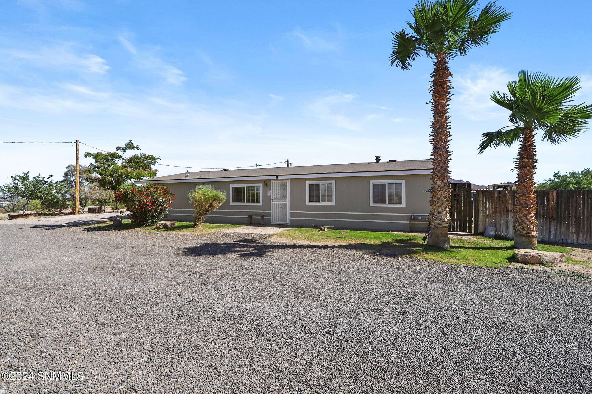 5960 La Reina RD, Las Cruces, NM 88012
