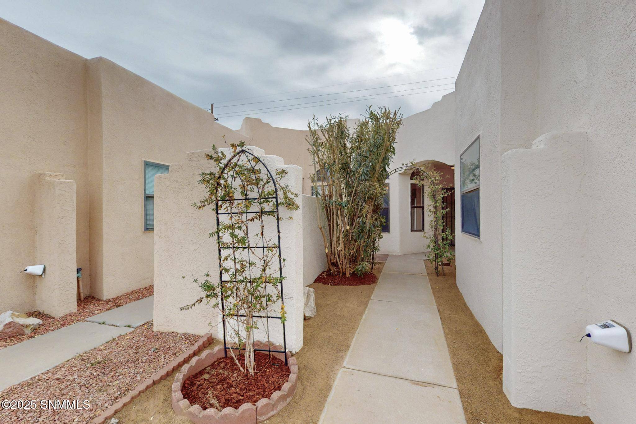 Las Cruces, NM 88012,2484 Sunridge DR