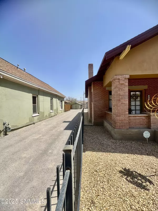 Las Cruces, NM 88005,317 S Miranda ST