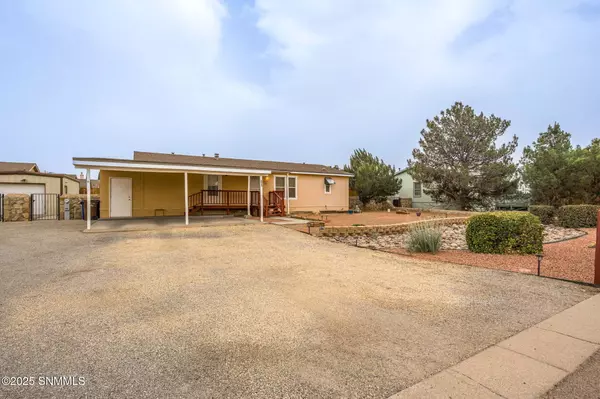 Las Cruces, NM 88007,2990 Petunia LN