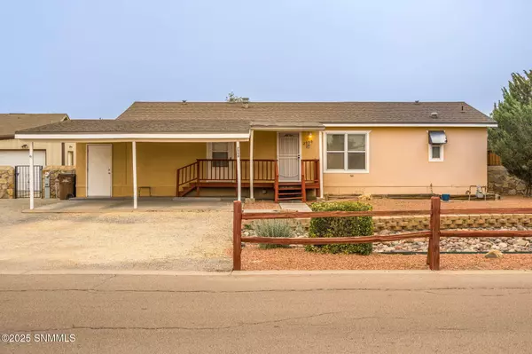 Las Cruces, NM 88007,2990 Petunia LN