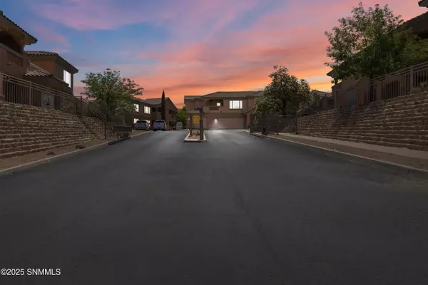 Las Cruces, NM 88011,3650 Morning Star DR #1806