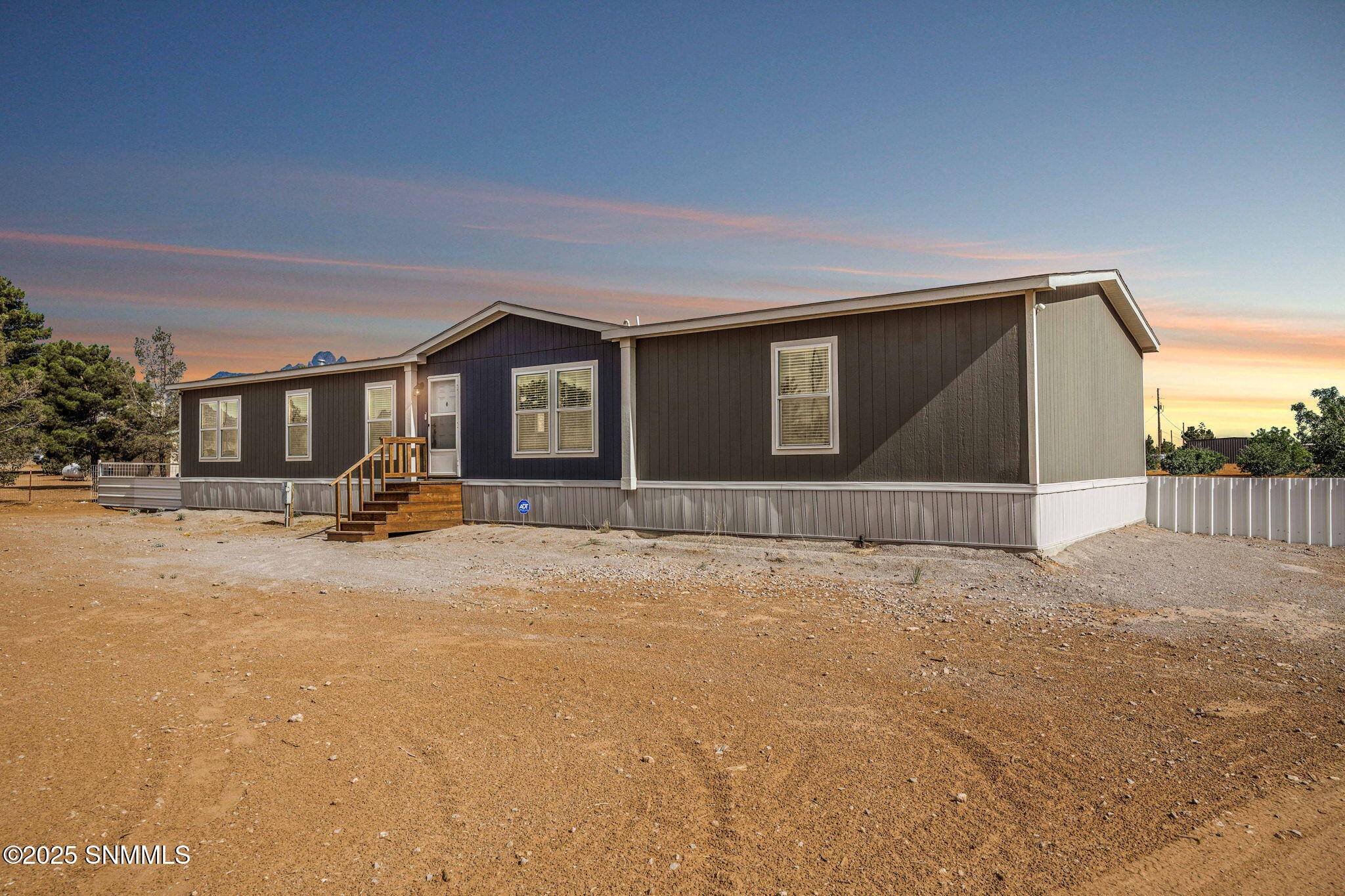 9074 Lisa LN, Las Cruces, NM 88012