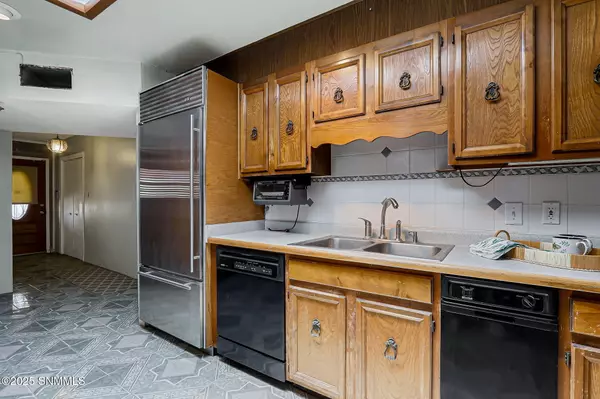 Anthony, NM 88021,945 Acosta RD