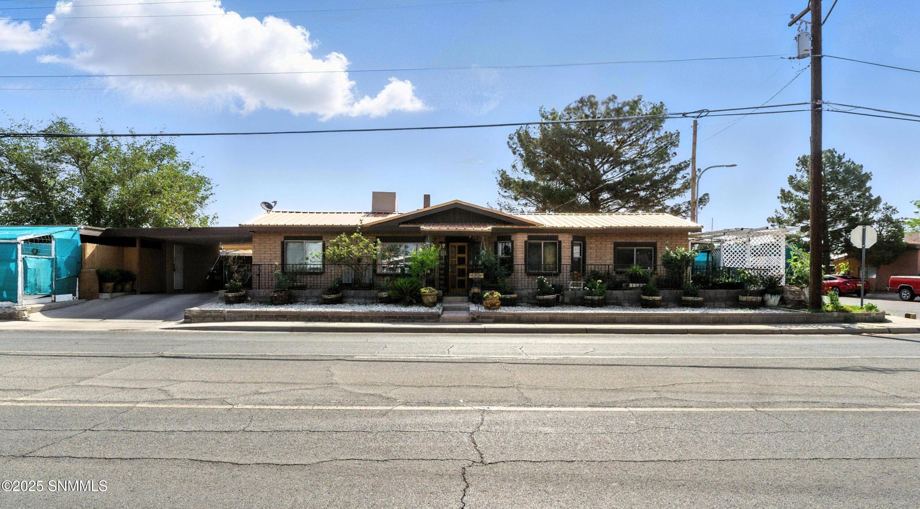 525 S Espina ST, Las Cruces, NM 88001