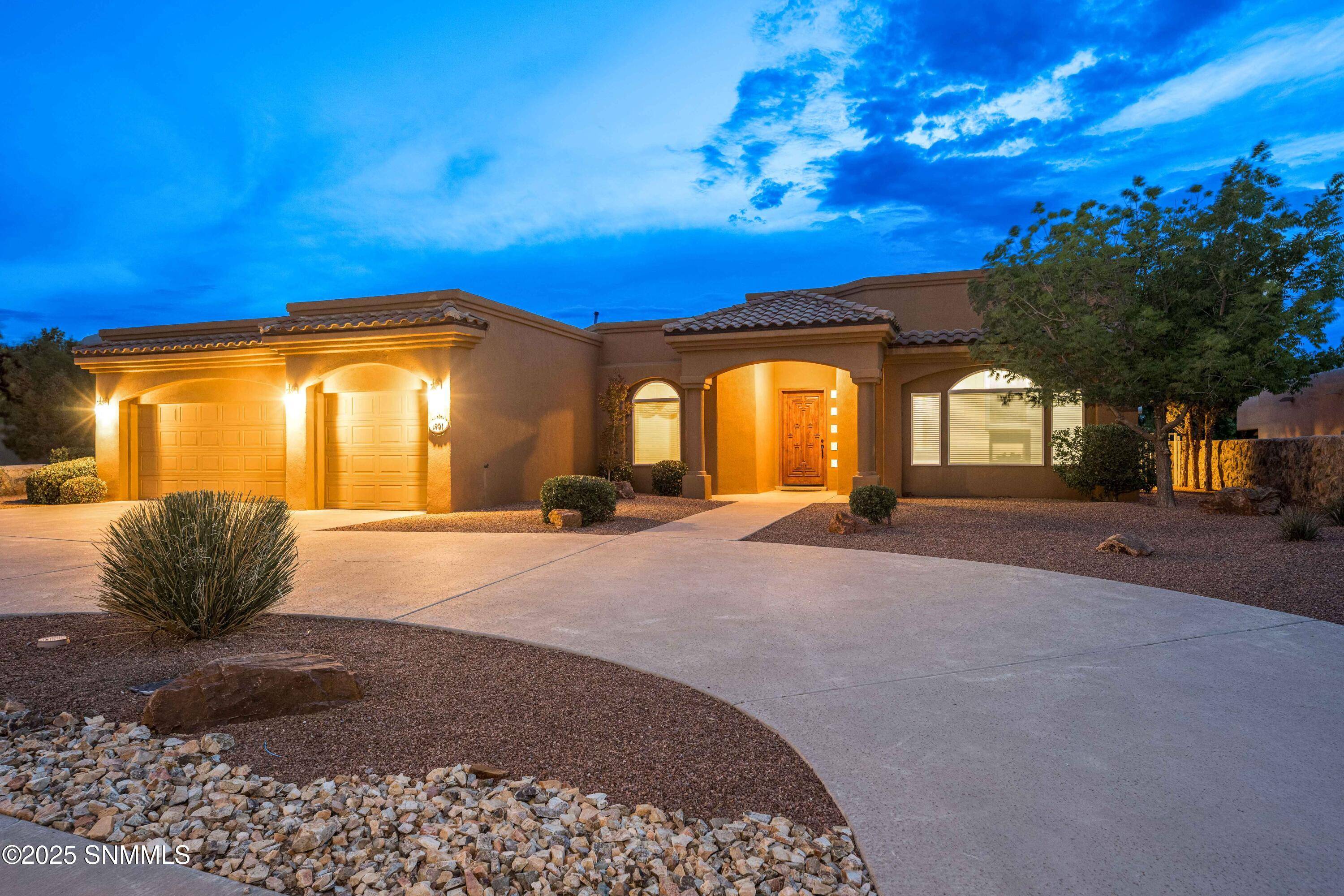1901 Lone Tree LN, Las Cruces, NM 88011