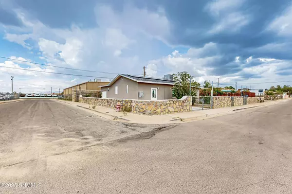 1915 Palomas AVE, Las Cruces, NM 88001