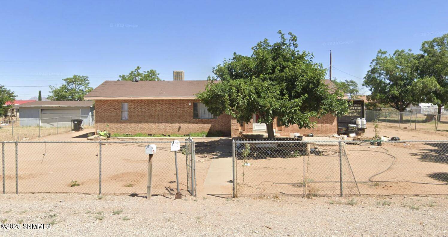 9229 Higgins LN, Las Cruces, NM 88011