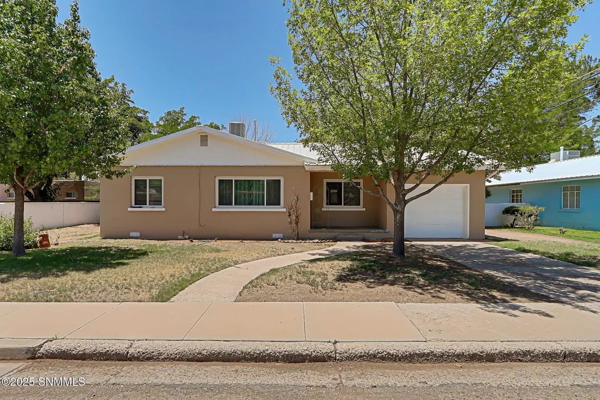 Las Cruces, NM 88005,1805 Amis AVE