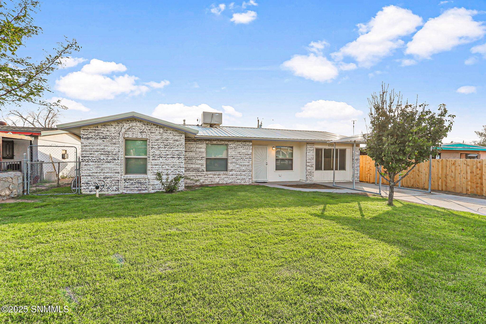 1735 Dogwood ST, Las Cruces, NM 88001