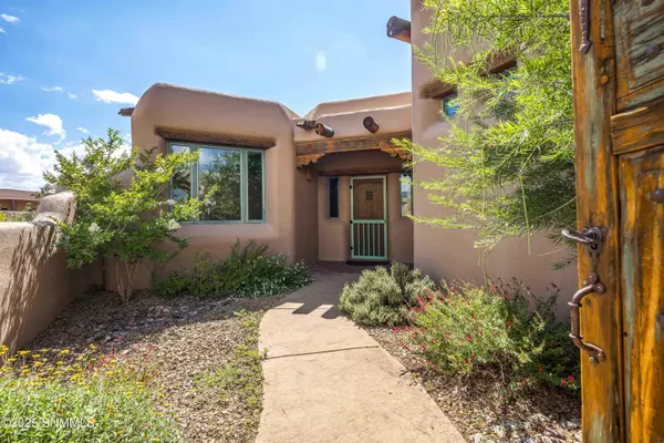 Las Cruces, NM 88011,3935 Saguaro CT