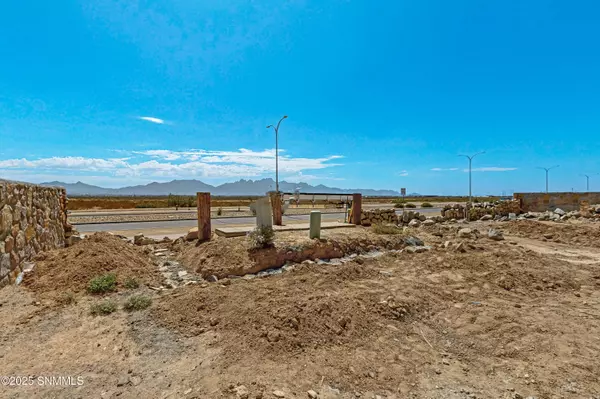 Las Cruces, NM 88012,2080 Meteor DR